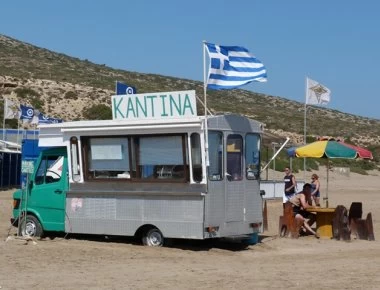Κρήτη: Ιδιοκτήτης καντίνας γρονθοκόπησε και έστειλε γυναίκα στο νοσοκομείο - Δείτε τον λόγο